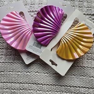 Set Of 3 Summer Clam Hair Clips